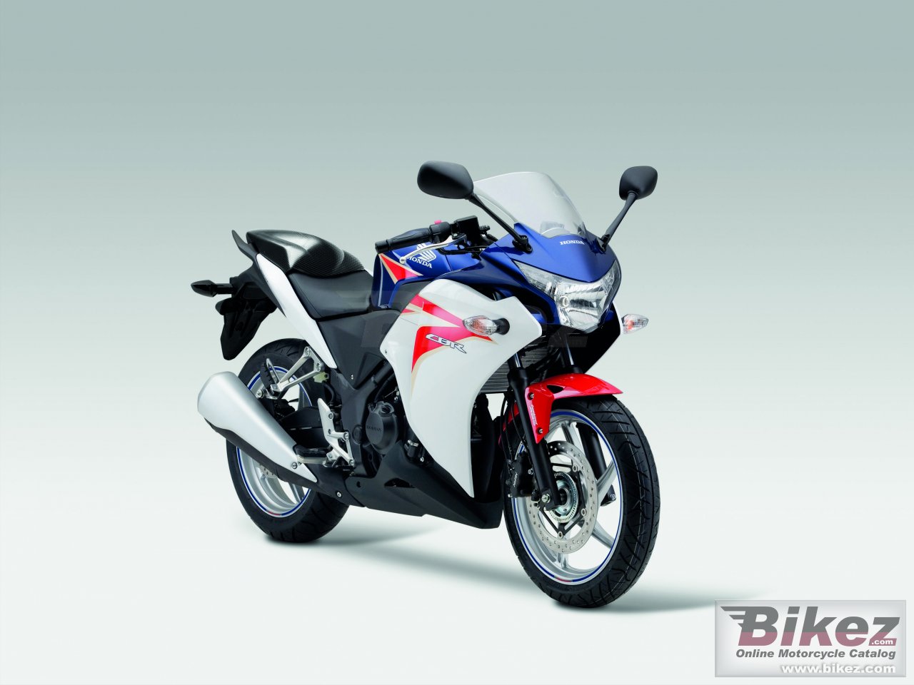 Big Honda cbr250r picture and wallpaper from Bikez.com